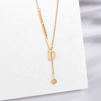 Collier pendentif en forme de lettre D en acier inoxydable plaqué or, charme classique unisexe
