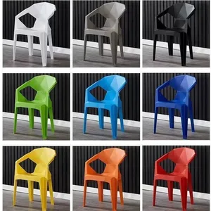 Sedia Portatile in Plastica Minimalista per Chioschi di Street Food e Uso Esterno - Product Image 4