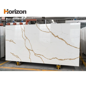 Superficie De Cuarzo De Belleza Artística Noble <span class=keywords><strong>Gold</strong></span> Vein Graceful <span class=keywords><strong>Calacatta</strong></span> Hoja De Piedra De Cuarzo Para Proyecto De Renovación <span class=keywords><strong>Encimera</strong></span> De Cuarzo - Product Image 5