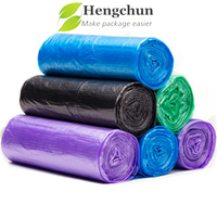 Kleurrijke zwart groene roze blauwe paarse vuilniszakken, op maat gemaakte afmeting, wegwerpbaar plastic materiaal, rolvoeding, meel.
