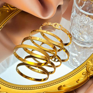 ขายส่งเครื่องประดับสแตนเลสชุบทอง 18k หรูหรา กำไลข้อมือคริสตัลประดับเพชรเทียมสำหรับผู้หญิง - Product Image 4