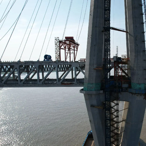 Pont en arche en acier sur mesure à grande capacité <span class=keywords><strong>de</strong></span> charge, structure métallique préfabriquée durable pour traversée <span class=keywords><strong>de</strong></span> voie ferrée - Product Image 1