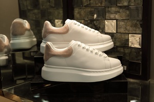 Zapatos deportivos de estilo clásico de marca de lujo con alta amortiguación, estilo retro casual, versátiles y adecuados para skateboarding. - Product Image 5