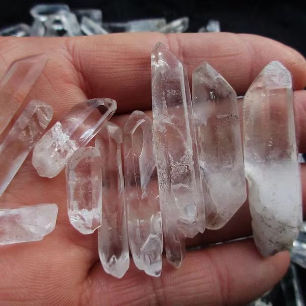 Clear quartz point (polished)