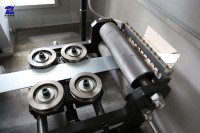Machine de formage à froid automatique à cadre en acier pour la fabrication de rails de guidage d'ascenseur pour le traitement des métaux