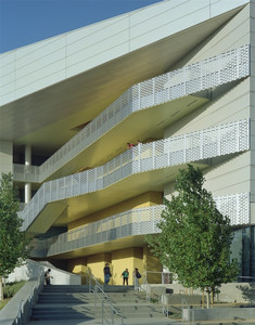 Panneaux de mur-rideau perforés en aluminium modernes avec revêtement en poudre pour applications extérieures de bâtiments - Product Image 6