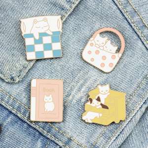 เข็มกลัดโลหะเคลือบลายการ์ตูนดีไซน์ใหม่ปี 2026 สไตล์น่ารัก แฟชั่นเก๋ไก๋ ของที่ระลึกครบรอบ - Product Image 2