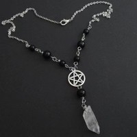 Collier Pendentif Gothique Vampire Lune Noire pour Femme, Bijou Tendance Style Sombre, Accessoire de Mode