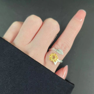 Anillo Giratorio Ajustable con Girasol, Zirconia, Cobre, Chapado en Oro, Diseños de Dos Tonos, Joyería Antiestrés 'Eres mi rayo de sol', Regalo de Cumpleaños - Product Image 2