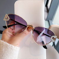 Nouvelles Lunettes de Soleil Tendance 2026 Style Cœur Inspirées de la Mode Européenne et Américaine, Monture Métallique, Protection UV400, Idéales pour la Conduite, pour Hommes