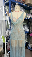 Robe longue LM D312 bleu ciel à paillettes et franges, bretelles spaghetti, col drapé, fente haute, à franges, coupe trapèze, robe de soirée élégante en satin