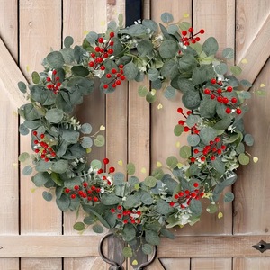 Corona de eucalipto artificial fácil de conseguir con bayas rojas de 200 cm, decoración para bodas, para puerta o ventana. - Product Image 1