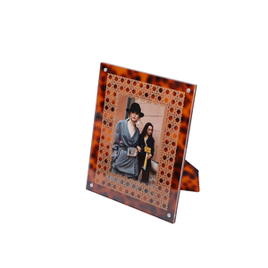Cadre <span class=keywords><strong>photo</strong></span> magnétique flottant en <span class=keywords><strong>acrylique</strong></span>, finition irisée et couleurs multiples, support intégré, OEM/ODM pour photos 3,5x5, 4x6, 5x7 - Product Image 1