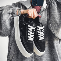 Baskets et chaussures de course pour hommes, disponible en noir, nouvelle collection