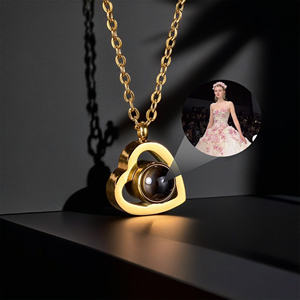 ट्रेंडी 18k गोल्ड-प्लेटेड स्टेनलेस स्टील पेलेंट प्रक्षेपण नेकलेस प्रक्षेपण नेकलेस प्रेमिका के लिए फोटो प्रोजेक्शन के साथ - Product Image 3