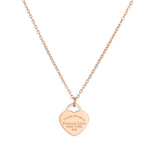 Collier pendentif cœur en acier inoxydable européen américain, style luxueux, plaqué or, cœur de pêche gravé, chaîne - Product Image 3