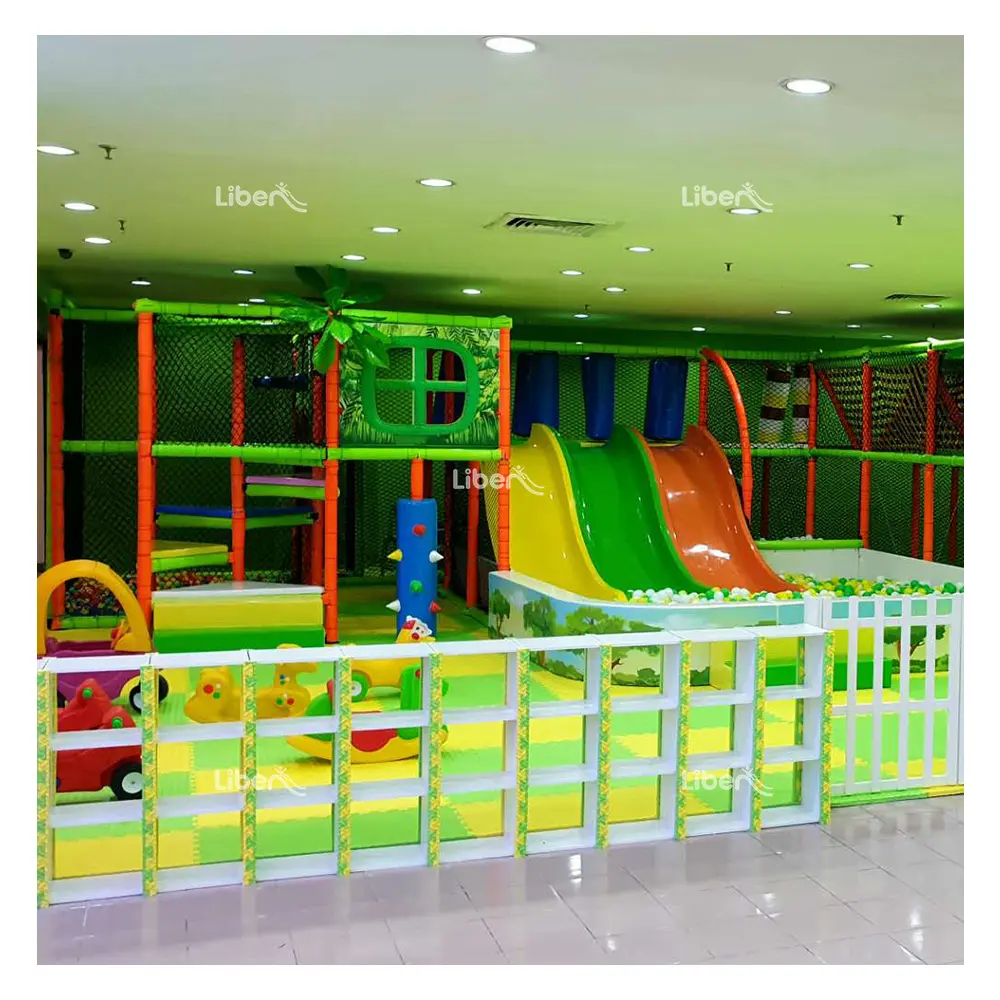 Centre commercial labyrinthe Jungle Gym thème bon marché équipement de terrain de jeu intérieur enfants doux Center de jeu terrain pour enfants