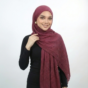 Sciarpa/Hijab in Modal Musulmano da Donna, Nuovo Design, in Cotone e Raso Plissettato, Tinta Unita, con Bordo a Doppia Cucitura, per Commercio all'Ingrosso - Product Image 1