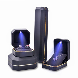 Scatola Nera con Luce LED per Gioielli, Confezione Regalo, Anello Luminoso Gonfiabile per Matrimonio, Scatola in Velluto e Plastica - Product Image 5