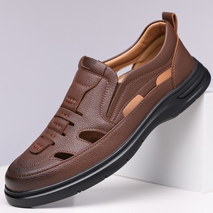 Sandalias de cuero huecas de verano para hombre, zapatos transpirables con orificios, sandalias de punta cerrada con suela suave para exteriores - Product Image 1