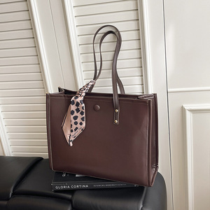 Nuova <span class=keywords><strong>Borsa</strong></span> Tote in Pelle PU 2026, Stile Retrò di Lusso, <span class=keywords><strong>Borsa</strong></span> a <span class=keywords><strong>Tracolla</strong></span> Quadrata alla Moda, <span class=keywords><strong>Borsa</strong></span> <span class=keywords><strong>Grande</strong></span> per il Pendolarismo Femminile - Product Image 4