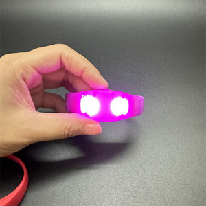 Biểu tượng tùy chỉnh in ấn Led dây đeo cổ tay Silcone nhấp nháy ánh sáng-up giọng nói kích hoạt cho ngày Valentine April Fool của ngày ramadan - Product Image 1