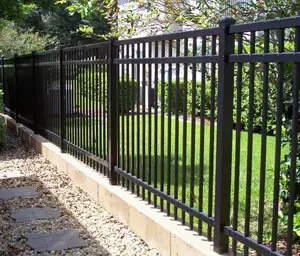 Design moderno pannello di recinzione in metallo di alluminio impermeabile Privacy recinzione piscina casa struttura in acciaio rivestito cancello ornamentale incluso