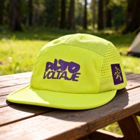 Casquette de camping personnalisée jaune fluo légère et perforée à 5 panneaux, respirante et à séchage rapide pour la course à pied