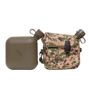 Gourde tactique camouflage grande capacité 1,75 L, portable, pour la randonnée, le camping, l'entraînement, avec <span class=keywords><strong>pochette</strong></span> camouflage - Product Image 1