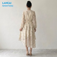 Robe longue en mousseline florale personnalisée pour femme, col en V, manches lanternes, taille haute, ourlet à volants étagés smocké, fabricant OEM ODM