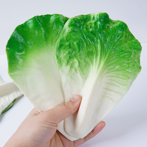 Modelo de hoja de lechuga vegetal simulada en PU suave, escala 1:1. Incluye también un accesorio fotográfico para simular comida. - Product Image 1