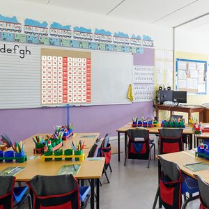 Tabla de Cien Números con Bolsillos, 100 Tarjetas Numéricas, Herramienta de Aprendizaje de Matemáticas para Niños, para Contar y Educar, 27.5 x 29.5 Pulgadas - Product Image 5