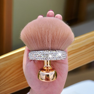 Brocha Autobronceadora con Diamantes de Imitación, Brocha para Polvo de Uñas, Brochas de Maquillaje de Cabeza Ancha para un Maquillaje Impecable de Rostro y Piernas - Product Image 6