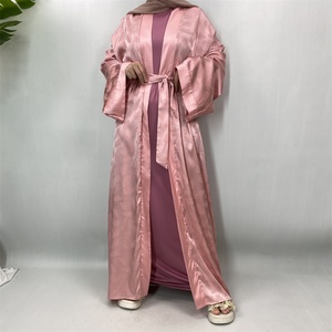 Conjunto de Abaya de Satén Estampado a la Moda con Manga Holgada - Elegante Abaya Abierta + Vestido Interior Ajustado en Oferta para Mujeres Musulmanas (1948) - Product Image 3
