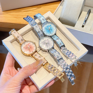 Reloj de Pulsera con Diseño de Mariposa y Esfera con Luz Lunar, Reloj de Cuarzo de Lujo Discreto para Mujer - Product Image 3