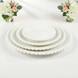 Ensemble d'assiettes rondes en céramique moderne à bordure perlée blanche, assiettes à dîner perlées, écologiques pour la cuisine à domicile, service quotidien - Product Image 2