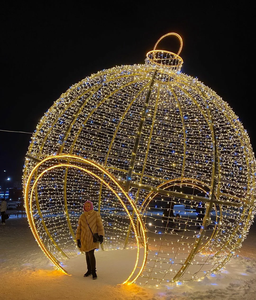 Arco Decorativo Navideño con Marco Metálico 3D, Bola LED, Luz Festiva IP65, Decoración para Centros Comerciales, Plazas y Parques - Product Image 1
