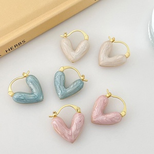 Pendientes de Aro con Forma de Corazón Color Durazno Chapados en Oro para Mujer, 3 Pares de Pendientes de Aro con Diseño de Espada Punk para Regalos y Fiestas - Product Image 2