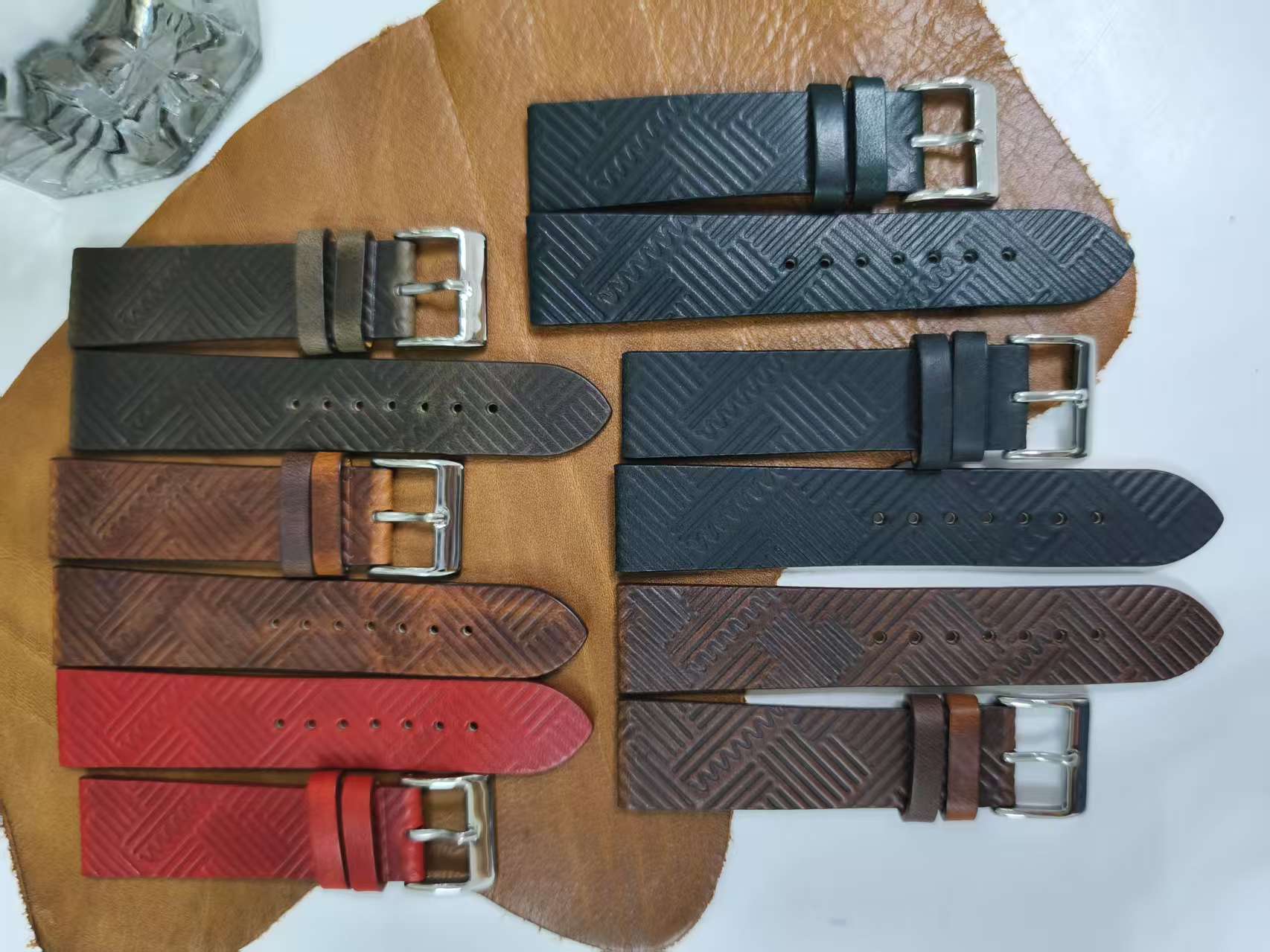 Customized high quality ODM design oil wax calfskin flat watch strap 18MM/20MM with stamped special lines pattern