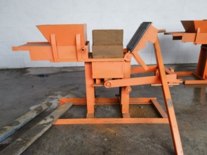Machine manuelle à briques en argile pour la fabrication de briques Lego, simple et efficace, idéale pour la petite production - Offre Spéciale - Product Image 4