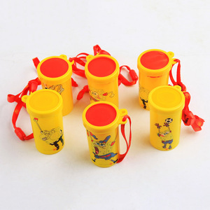 Sifflets cylindriques en plastique jaunes avec impression pour les matchs de ballon 7,4*4,4*3,9 cm, écologiques - Product Image 1