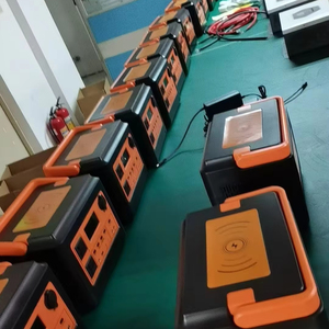 Estación de Energía Solar Portátil de 600W/1100W con Onda Sinusoidal Pura para Uso Doméstico, Incluye Arrancador de Emergencia y Linterna - Product Image 1