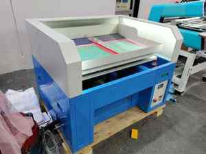 Machine automatique de transfert de strass à 1 couleur avec fonction de secouage de brosse - Product Image 4