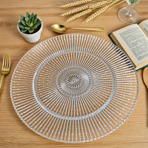 Caricabatterie in vetro per festa nuziale di lusso da 13 pollici con decorazione in cristallo con motivo a strisce dorate - Product Image 4