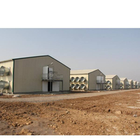 Bâtiment agricole en structure métallique économique : poulailler, enclos à volailles et grange pour bétail