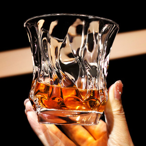 Nouvelles Verres à Whisky au Design Rétro, Verres à Shot en Cristal Diamant de Luxe, Design Moderne Vintage, Vente en Gros pour Bar et Fêtes - Product Image 3