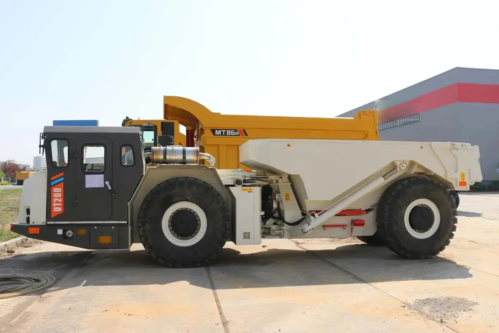 Yeraltı UT200 10CBM 20T 4X4 tekerlekli kamyon yeraltı madenciliği DAMPERLİ KAMYON