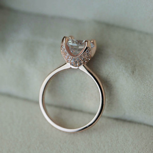 Anello Classico a Quattro Punte per Donne, Elegante Design Solitario, Accessorio Gioiello per Feste e Uso Quotidiano - Product Image 6