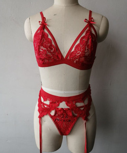 Set di Lingerie a 3 Pezzi XXXL in Offerta, Intimo Sexy con Cuore Traforato in Pizzo per San Valentino, Taglie Forti - Product Image 6