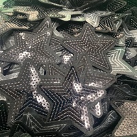 Op maat gemaakte paillettenborduurwerk applicatie voor modeaccessoires